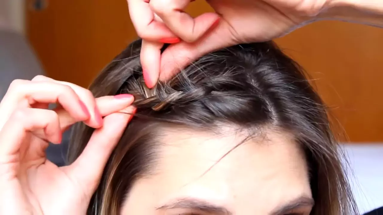 Trenza lateral en flequillo