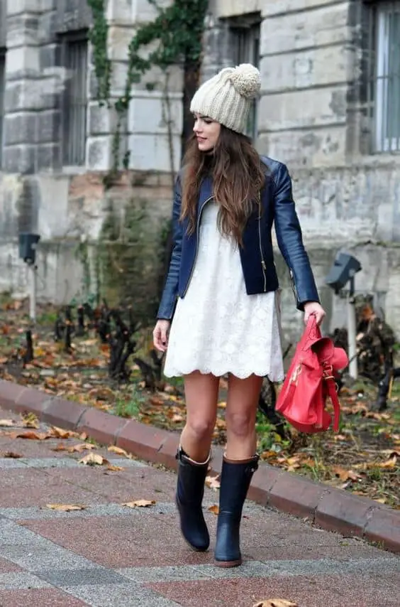 5-Con-chaqueta-y-botas-planas