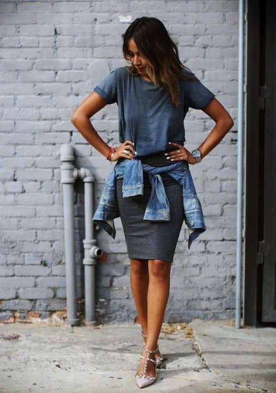 Combinar vestido gris online con zapatos