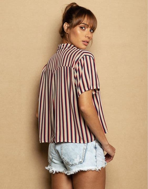 Camisa a rayas para un look short